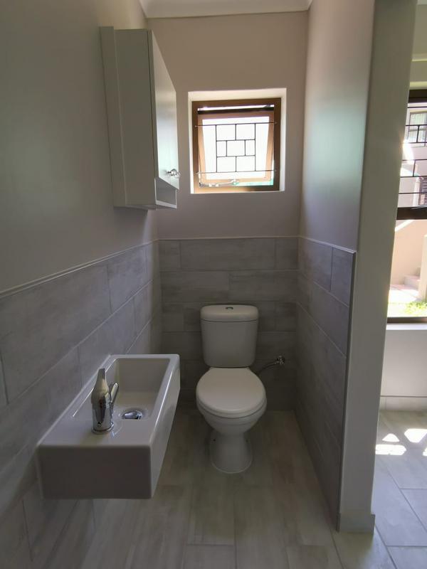 To Let 1 Bedroom Property for Rent in Loevenstein Western Cape